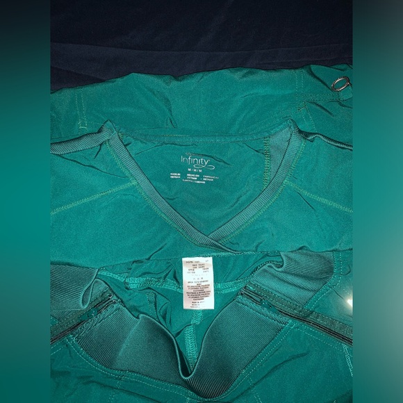 5 sets of used scrubs - Picture 13 of 16